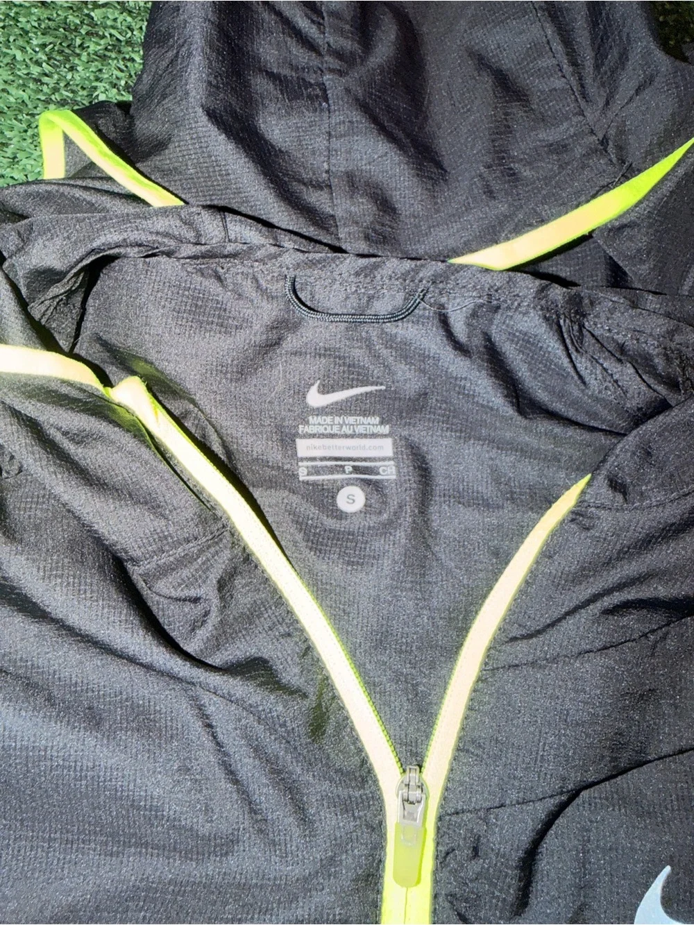 Nike Impossibly Light Women’s Running Jacket Black/Volt Size S